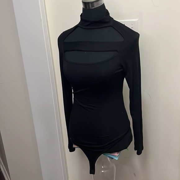 Fashion Nova Eye Opening Bodysuit Size Medium - Picture 15 of 15